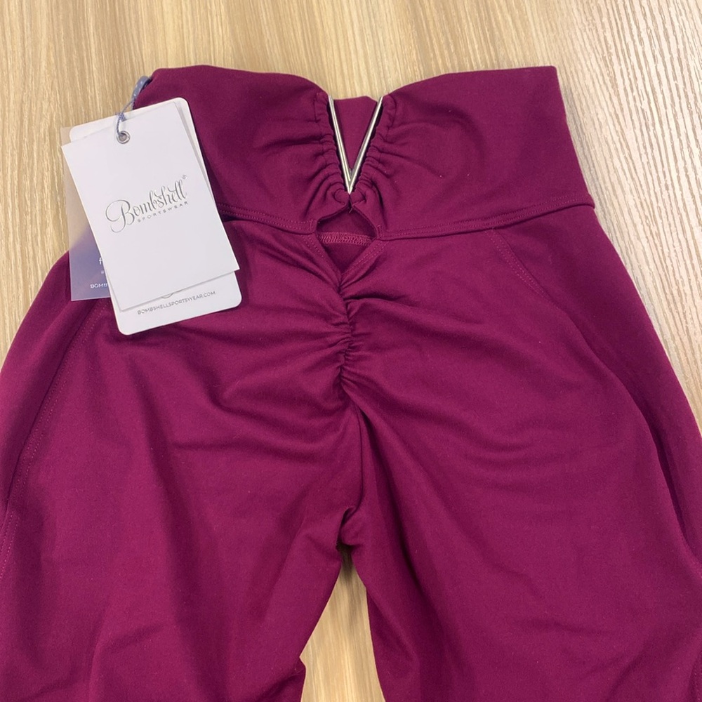BOMBSHELL SPORTSWEAR LEGGINGS